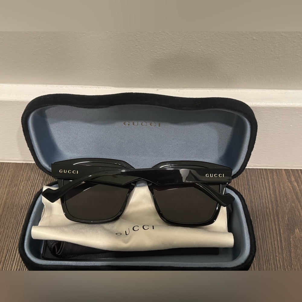 NEW, GUCCI SUNGLASSES! AUTHENTIC!